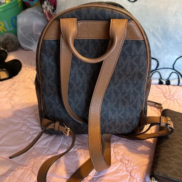 Michael Kors backpack and matching wallet - Picture 6 of 6